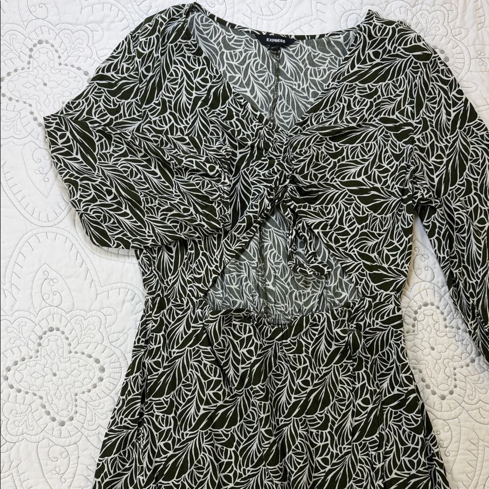 Express Floral Pattern Green Maxi Wrap Dress - Women’s Medium Long Sleeve Dress - Picture 1 of 10